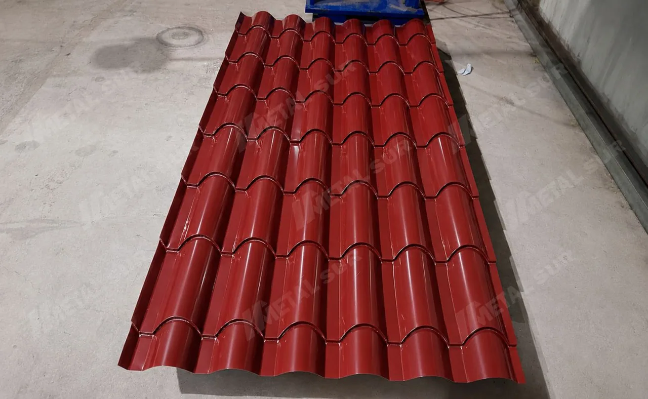 Cobertura de Teja Española de Aluzinc en color rojo