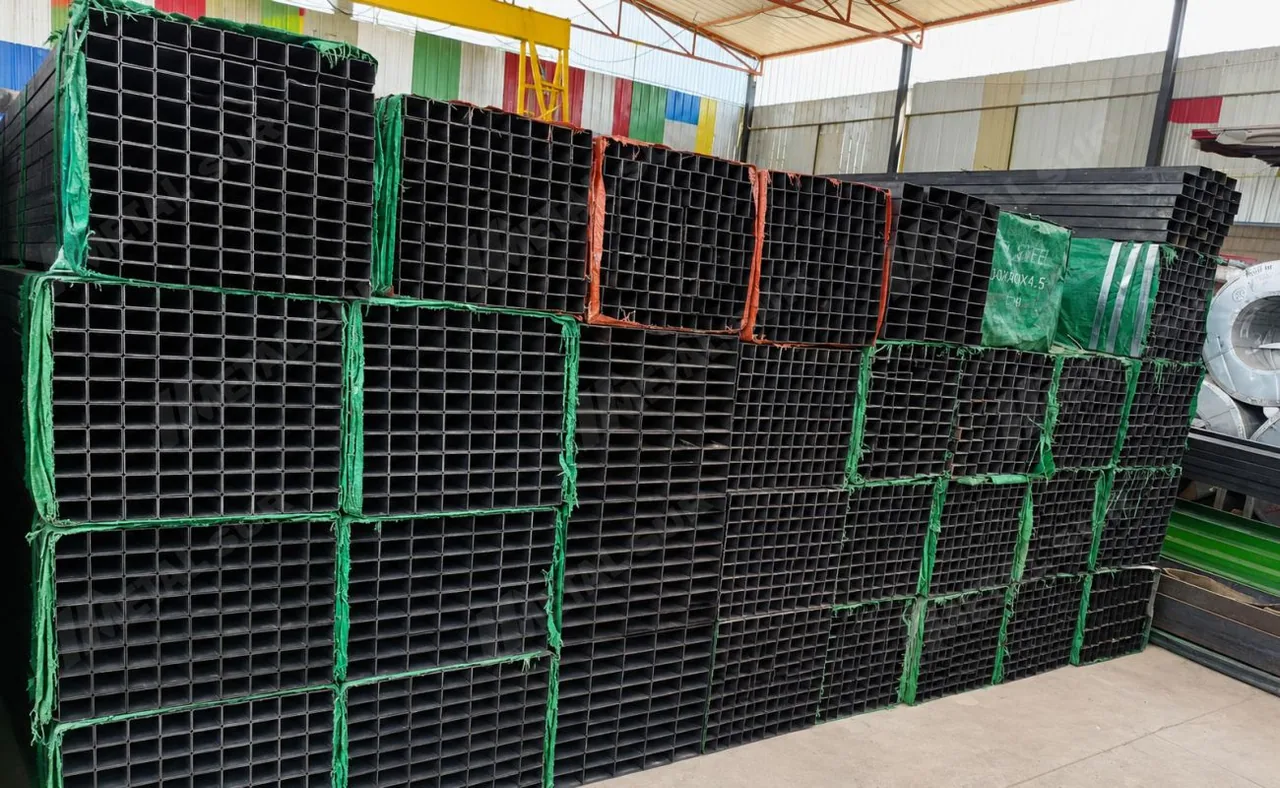 Tubos LAC almacenados para atención de proyectos en Arequipa